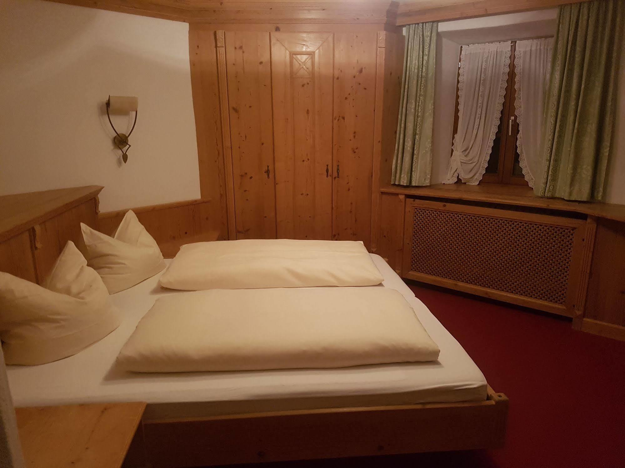 Zum Schweizerbartl Motel Garmisch-Partenkirchen Eksteriør bilde