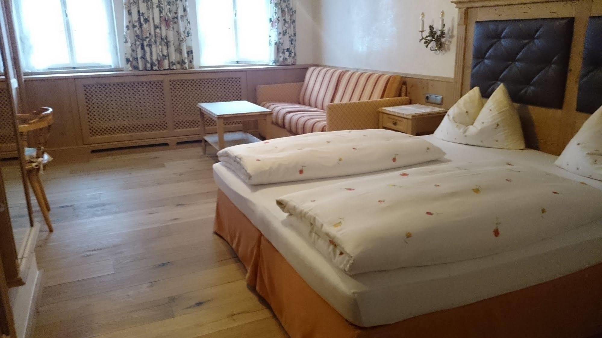 Zum Schweizerbartl Motel Garmisch-Partenkirchen Eksteriør bilde