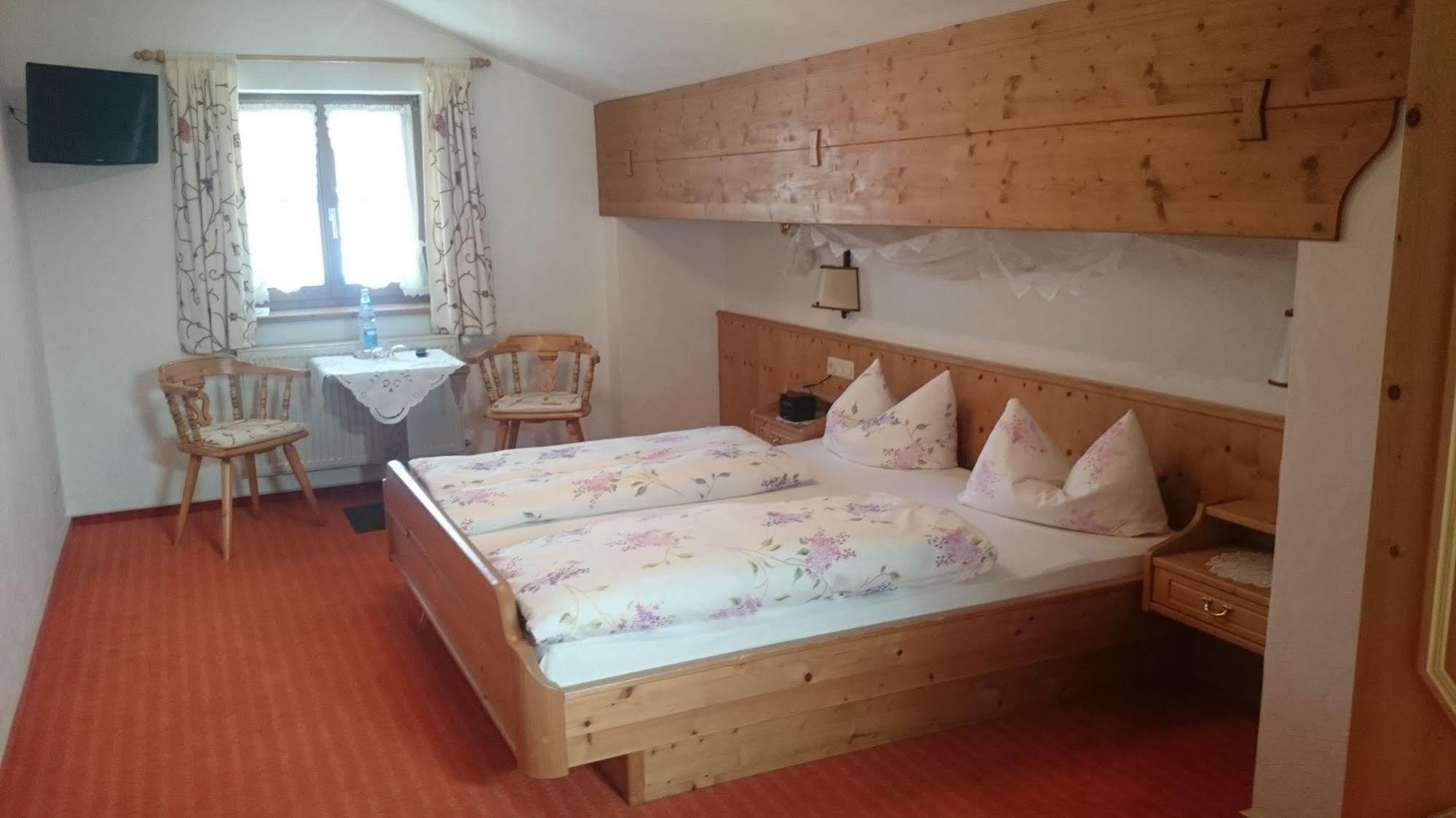 Zum Schweizerbartl Motel Garmisch-Partenkirchen Eksteriør bilde